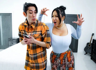 Con trai cho mẹ kế xăm trổ hàng múp lên đỉnh