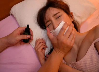 Người đàn ông đánh thuốc mê cô em họ xinh đẹp để quan hệ
